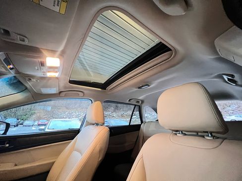 Used 2018 Subaru Outback 2.5i Limited image 18