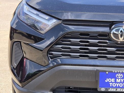 Used 2025 Toyota RAV4 XLE FWD image 5