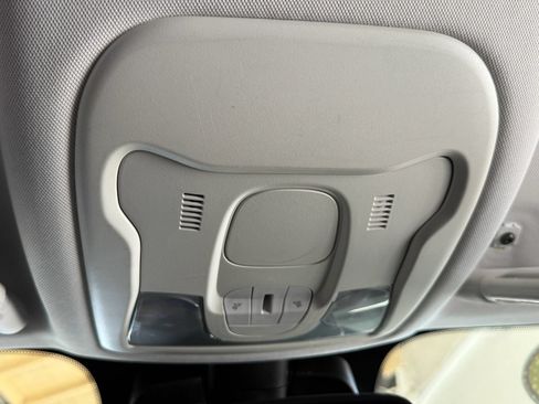 Used 2016 Jeep Renegade Limited FWD image 21