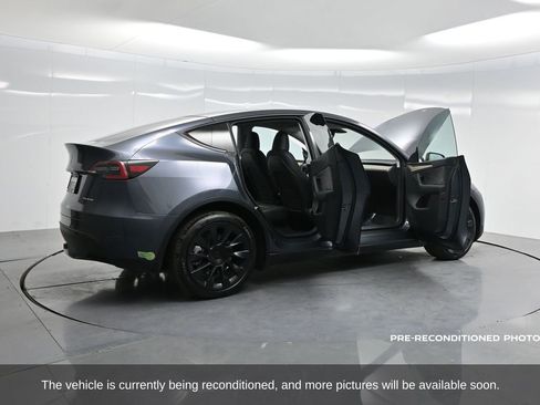 Used 2023 Tesla Model Y Long Range image 4