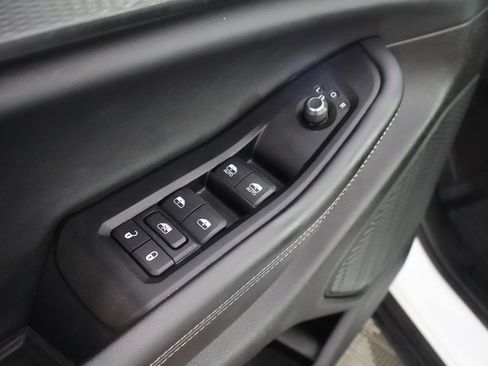 Used 2025 Jeep Grand Cherokee Altitude AWD/4WD image 37