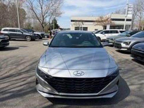 Used 2023 Hyundai Elantra SEL image 1