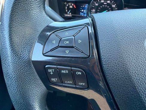 Used 2018 Ford Explorer XLT w/ Equipment Group 202A FWD image 12