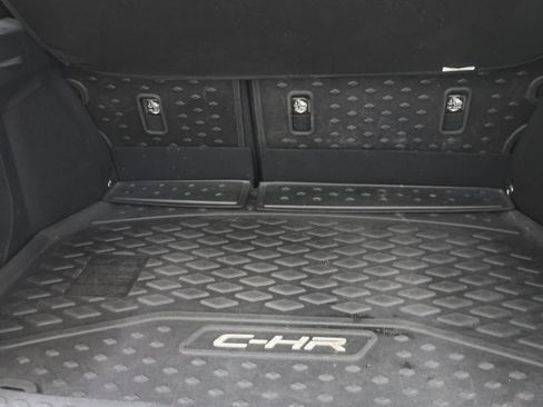 Used 2020 Toyota C-HR XLE FWD image 27