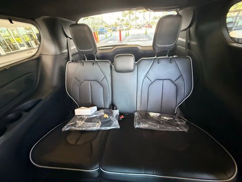 New 2026 Chrysler Pacifica Limited FWD image 28