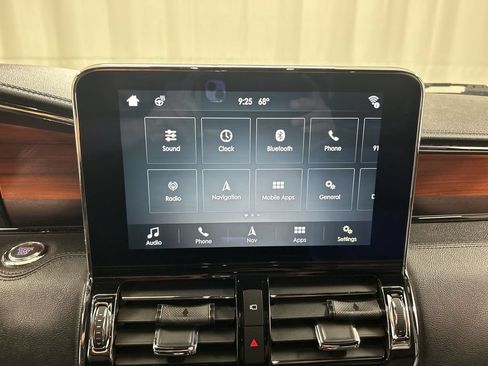 Used 2018 Lincoln Navigator Reserve AWD/4WD image 14