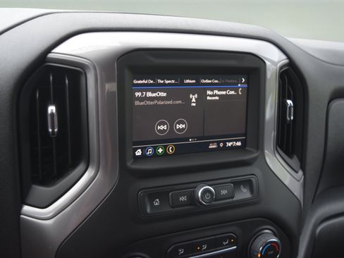 Used 2022 Chevrolet Silverado 1500 Custom w/ Safety Confidence Package image 13