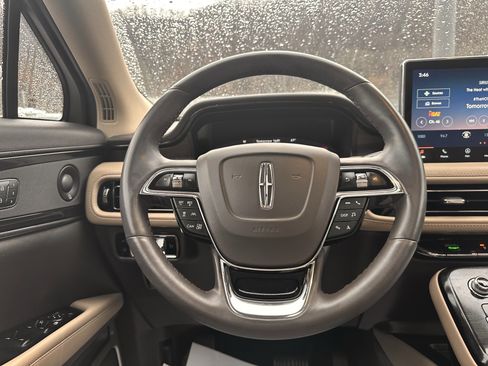 Used 2023 Lincoln Nautilus Reserve w/ Equipment Group 201A image 10