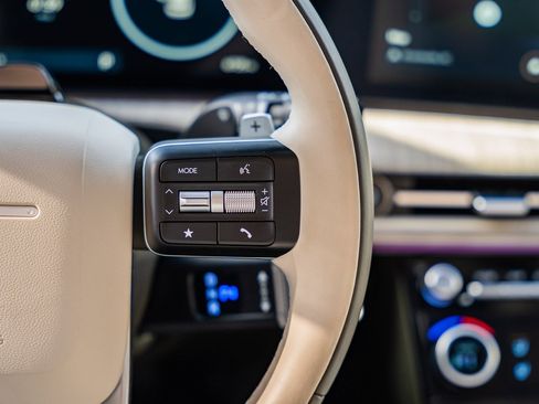 Used 2025 Hyundai Santa Fe Calligraphy w/ Tow & Go Package image 41