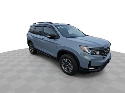 Used 2022 Honda Passport TrailSport image 2