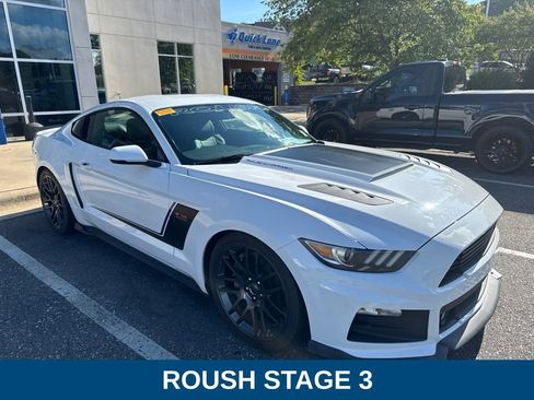 Used 2017 Ford Mustang GT Premium w/ GT Performance Package RWD image 2