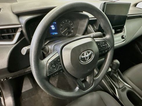 Used 2025 Toyota Corolla LE FWD image 18