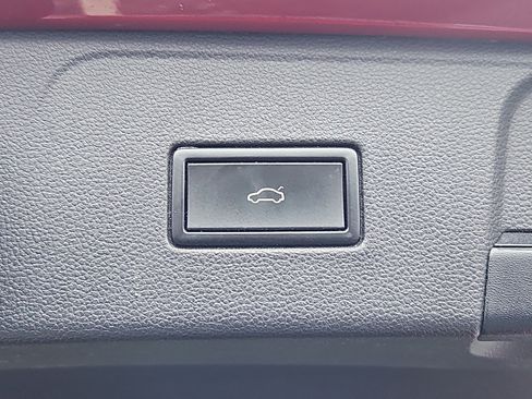 Used 2018 Volkswagen Atlas SEL Premium image 17