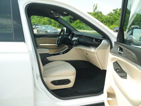 Used 2023 Jeep Grand Cherokee Limited w/ Black Appearance Package RWD image 20
