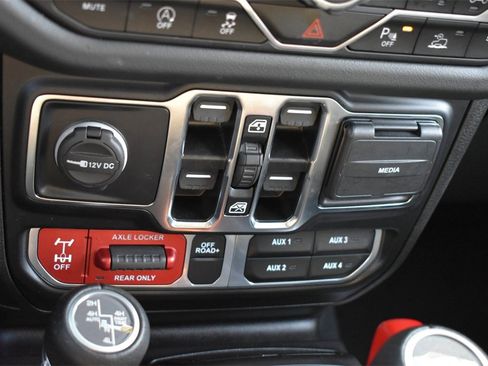 Used 2024 Jeep Gladiator Mojave image 25