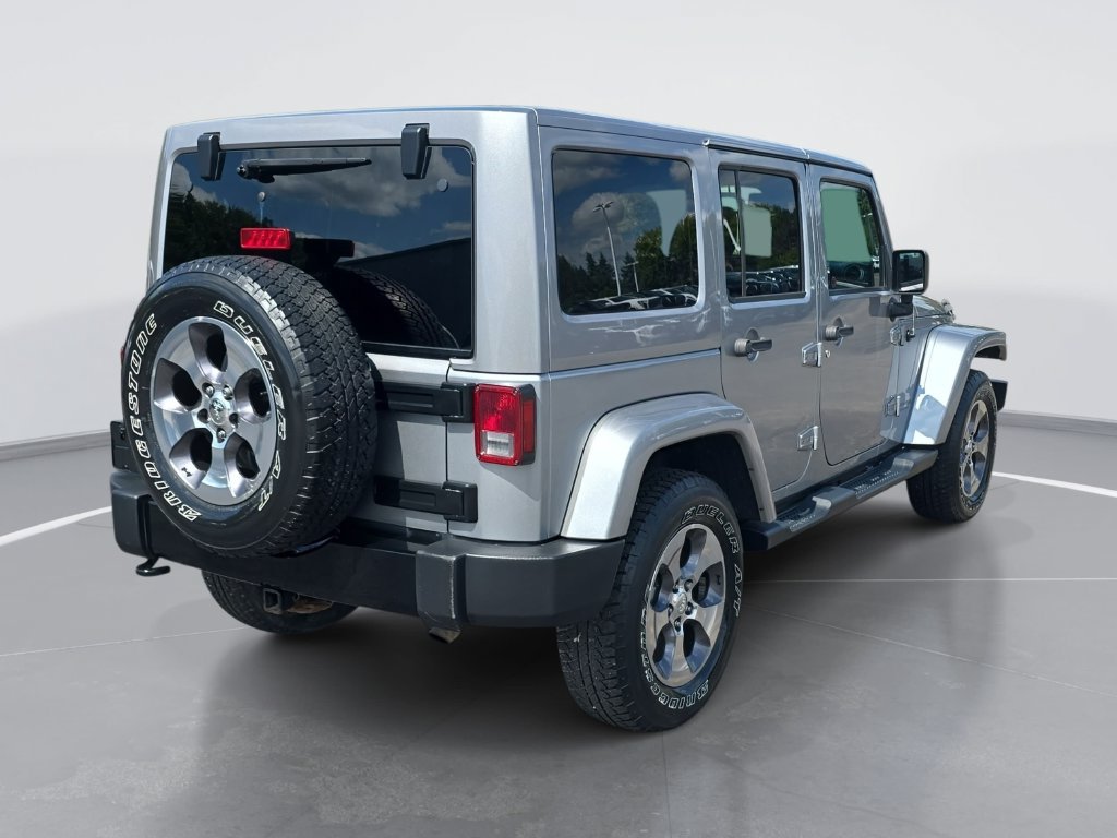 Used 2018 Jeep Wrangler Unlimited Sahara w/ Dual Top Group AWD/4WD image 3
