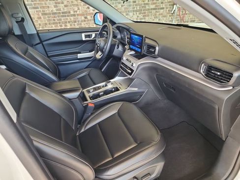 Used 2023 Ford Explorer XLT w/ Equipment Group 202A image 12