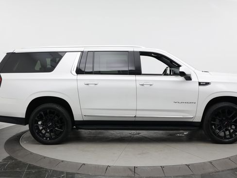 Used 2023 GMC Yukon XL SLT AWD/4WD image 8