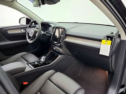 New 2026 Volvo XC40 B5 Ultra w/ Climate Package AWD/4WD image 17
