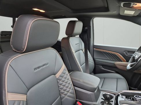 New 2026 GMC Canyon Denali w/ LPO, Denali Black Edition AWD/4WD image 18