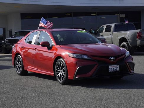 Used 2024 Toyota Camry SE FWD image 2