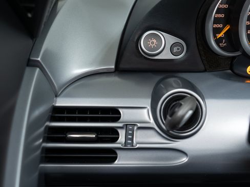 Used 2005 Porsche Carrera GT RWD image 31