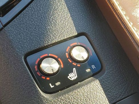 Used 2015 Toyota Avalon XLE image 32