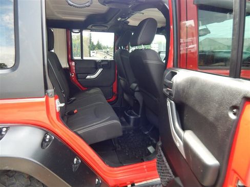 Used 2014 Jeep Wrangler Unlimited Sahara AWD/4WD image 13