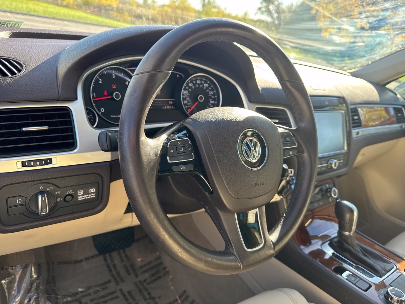 Used 2012 Volkswagen Touareg TDI AWD/4WD image 18