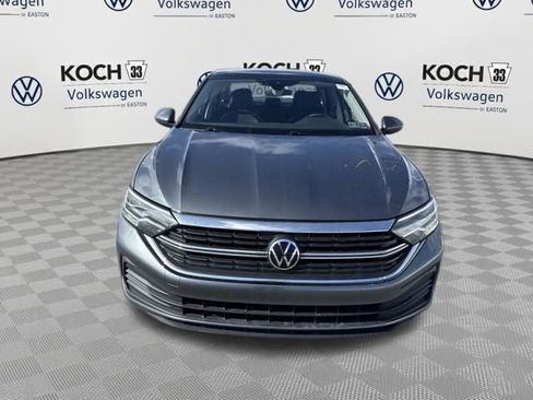 Used 2024 Volkswagen Jetta SE image 2