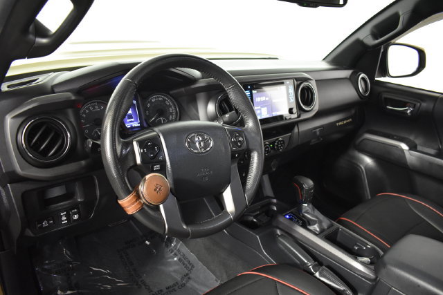 Used 2017 Toyota Tacoma TRD Sport w/ Tow Package (A/T) AWD/4WD image 12
