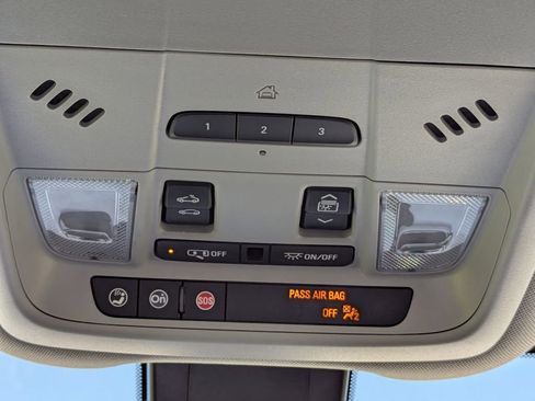 Used 2022 Chevrolet Equinox Premier image 34