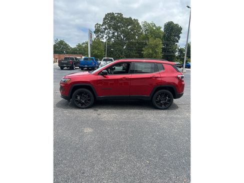 New 2026 Jeep Compass Latitude AWD/4WD image 4