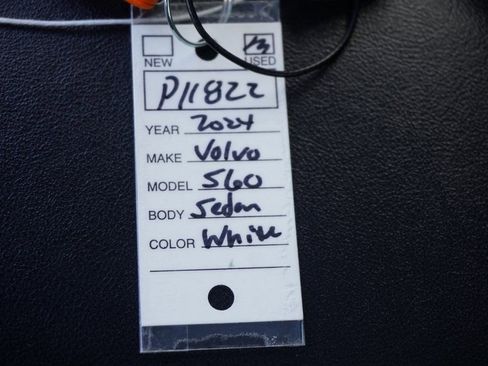 Used 2024 Volvo S60 B5 Plus image 37