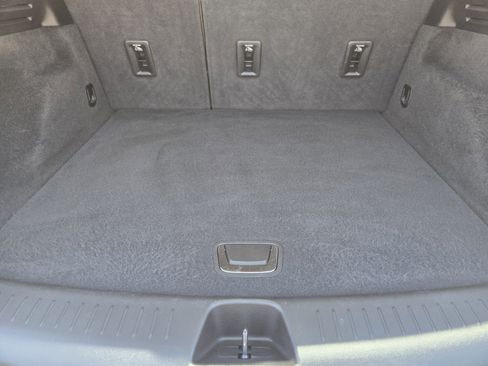 Used 2024 Cadillac XT4 Luxury w/ Cold Weather Package FWD image 28