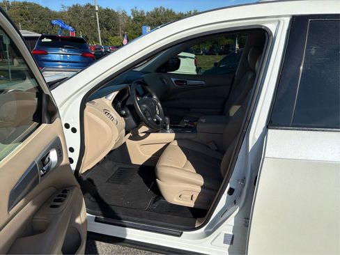 Used 2019 Nissan Pathfinder SL image 9