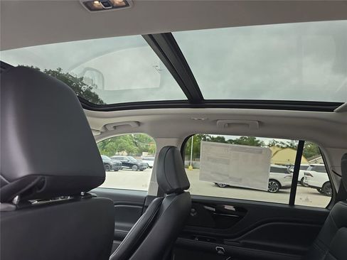 New 2025 Lincoln Aviator 2WD w/ Equipment Group 101A image 31