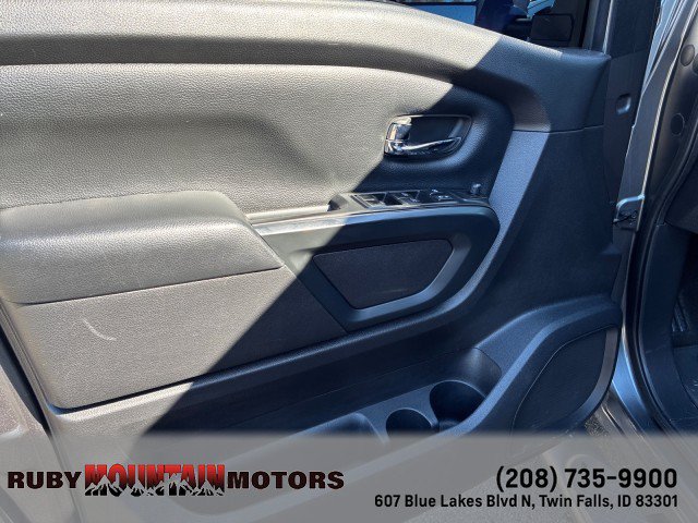 Used 2018 Nissan Titan SV w/ SV Convenience Package AWD/4WD image 13