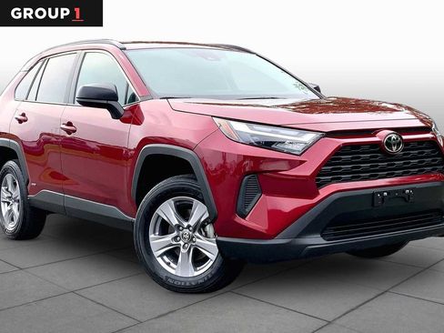 Used 2025 Toyota RAV4 LE AWD/4WD image 3