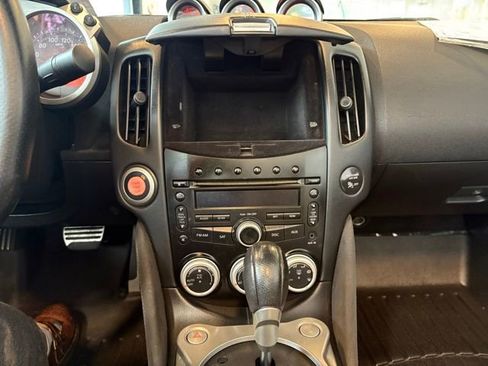 Used 2014 Nissan 370Z Touring RWD image 17
