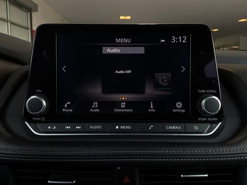 Used 2025 Nissan Rogue SV FWD image 29