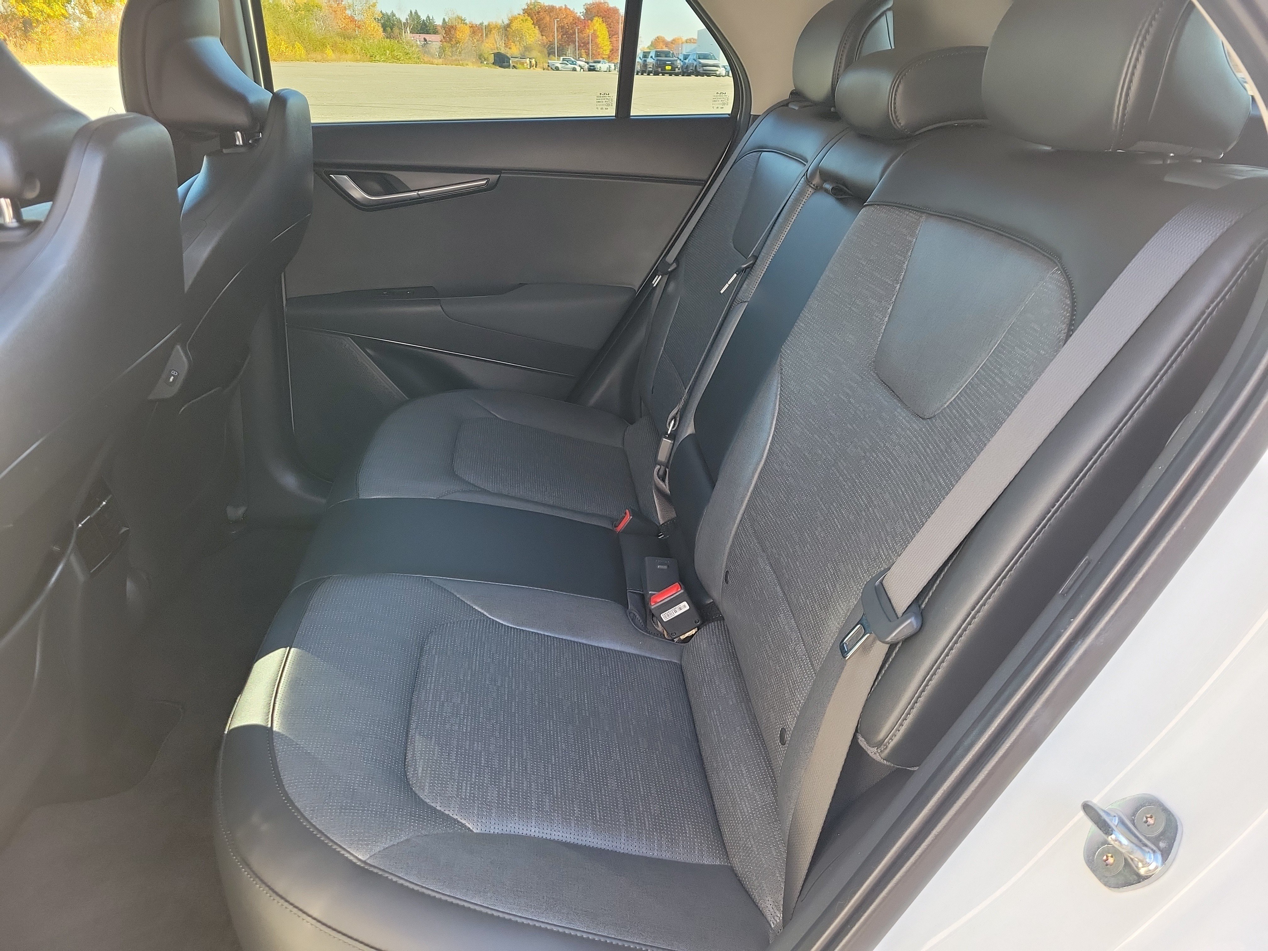 Used 2023 Kia Niro Wave w/ Wave Preserve Package FWD image 16