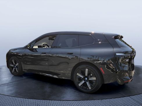 Used 2024 BMW iX xDrive50 w/ Sport Package AWD/4WD image 4