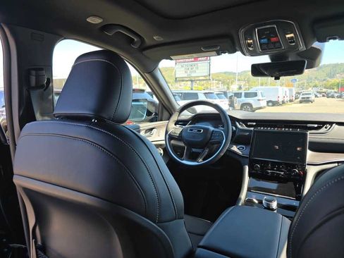 New 2025 Jeep Grand Cherokee Limited w/ Luxury Tech Group II image 10