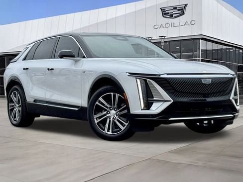 New 2025 Cadillac Lyriq Luxury image 2