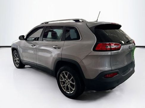 Used 2018 Jeep Cherokee Latitude Plus w/ Cold Weather Group image 8
