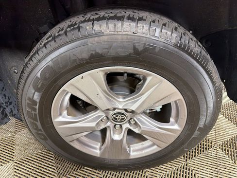 Used 2022 Toyota RAV4 XLE FWD image 19