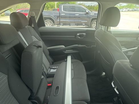 Used 2022 Kia Sorento LX image 12