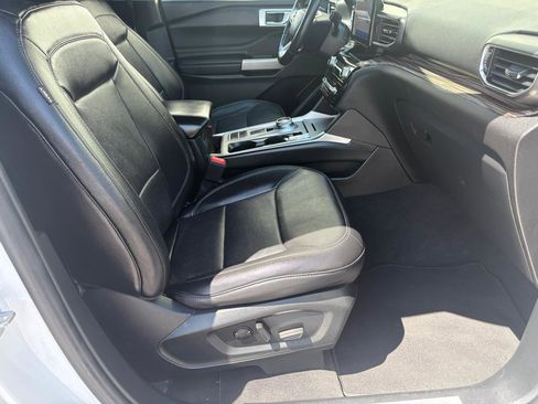 Used 2023 Ford Explorer Limited w/ Equipment Group 301A RWD image 15