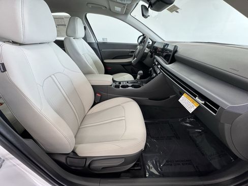 Used 2025 Hyundai Sonata SE image 17